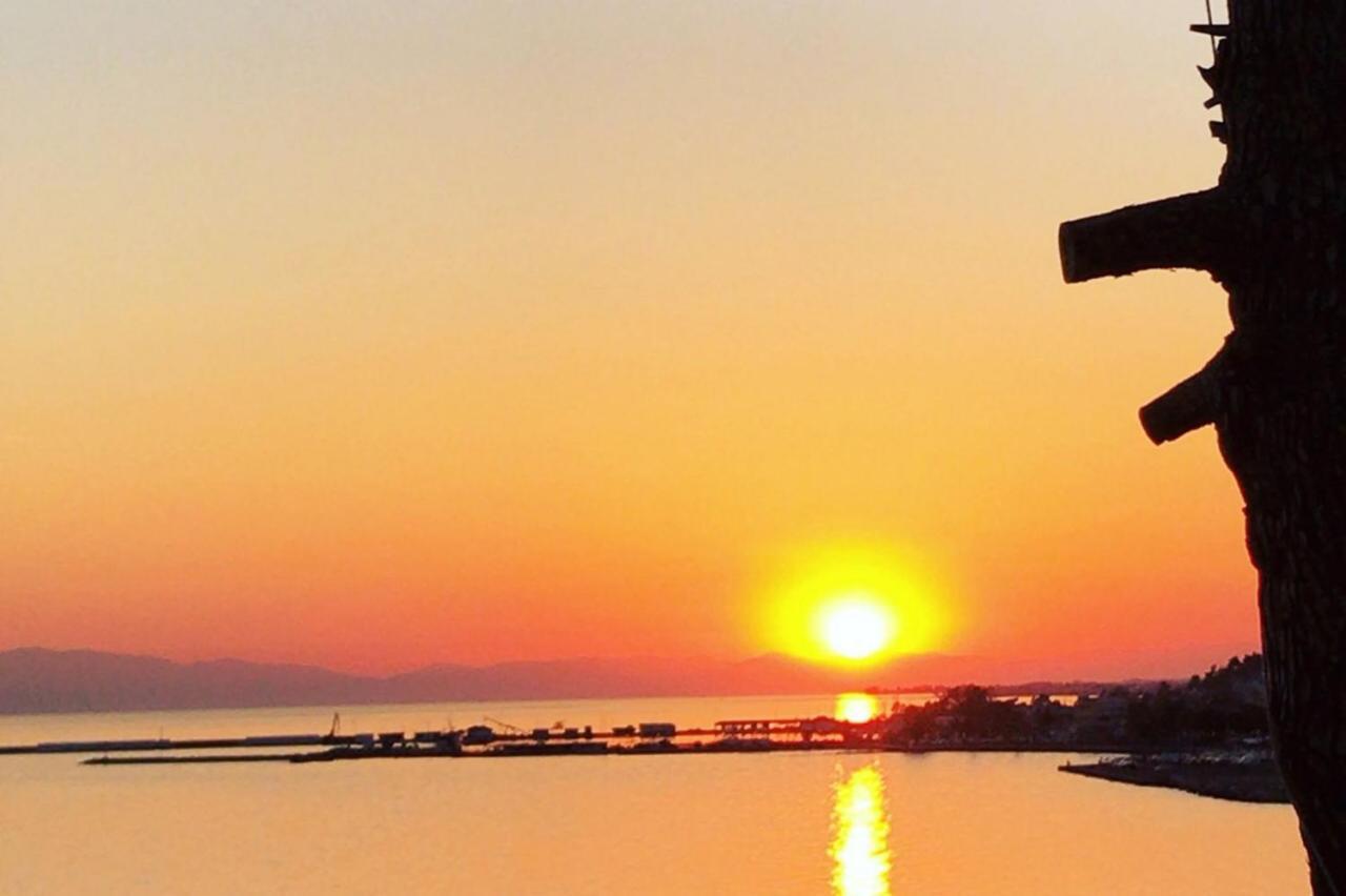 Kalma Villa Ena Nea Moudania Esterno foto