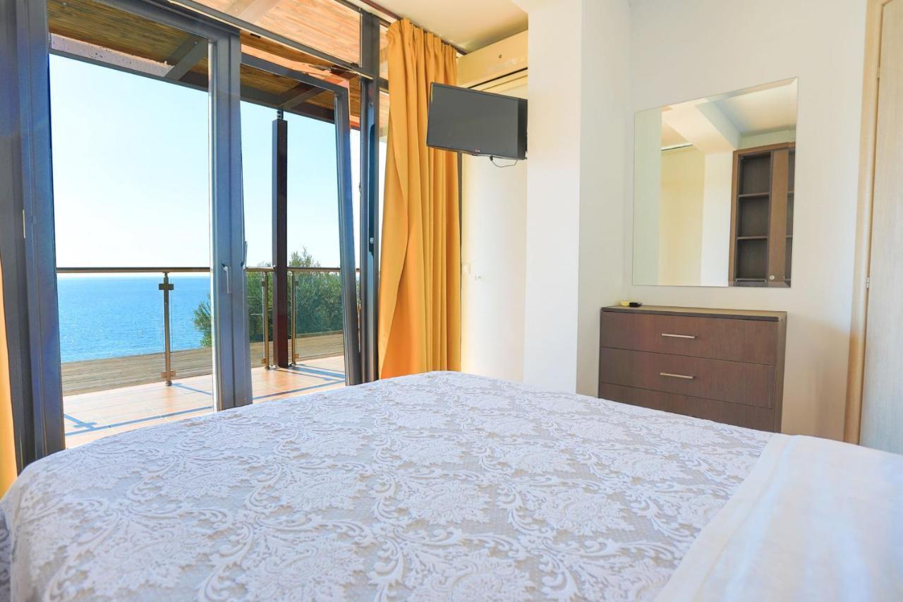 Kalma Villa Ena Nea Moudania Esterno foto